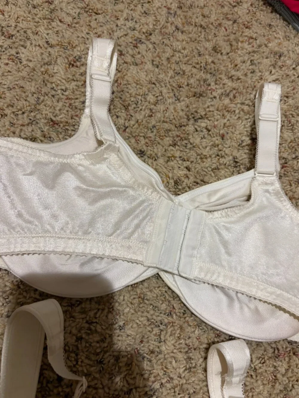 Wacoal 85185 Bodysuede Underwire Bra Cream Lot of 2